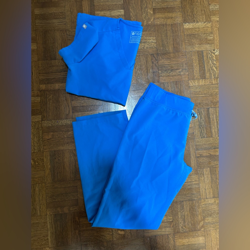 SOLD: Figs Ceil Blue Small Scrub Set